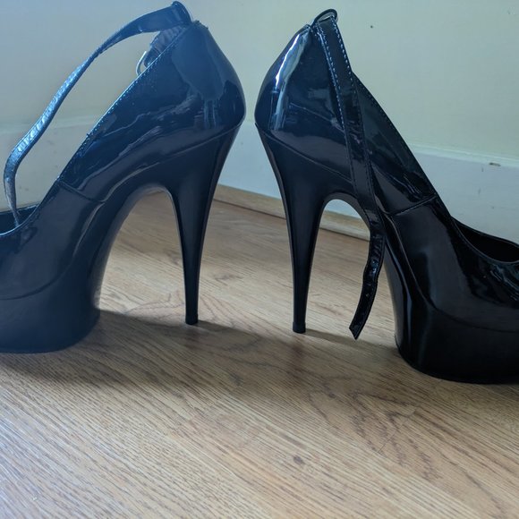 6" Patent Pleaser Ankle Strap Platform Pump - Picture 3 of 5